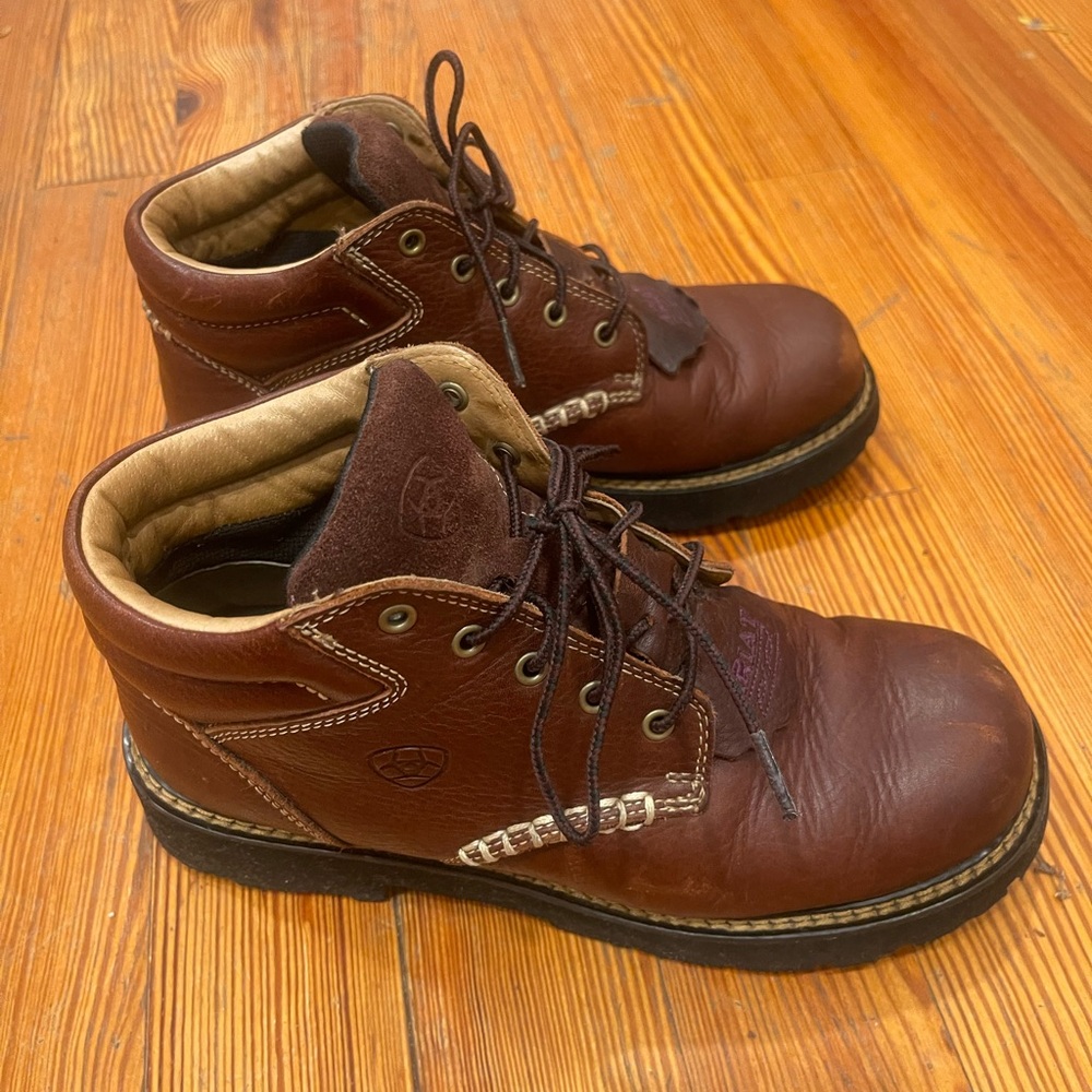 Ariat canyon round toe lace up work boot size 9B